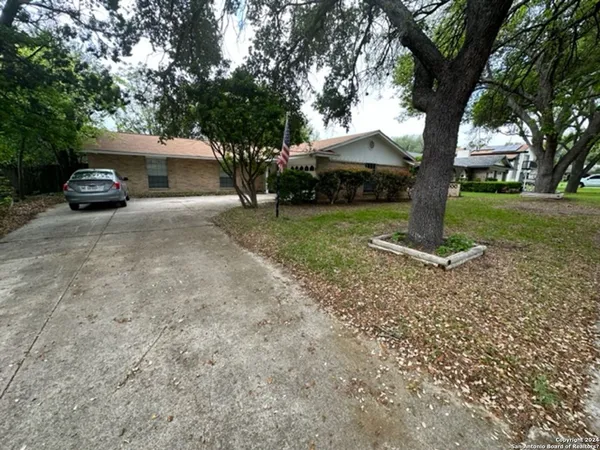 $1,300 | 6818 Horwich, San Antonio, TX 78239