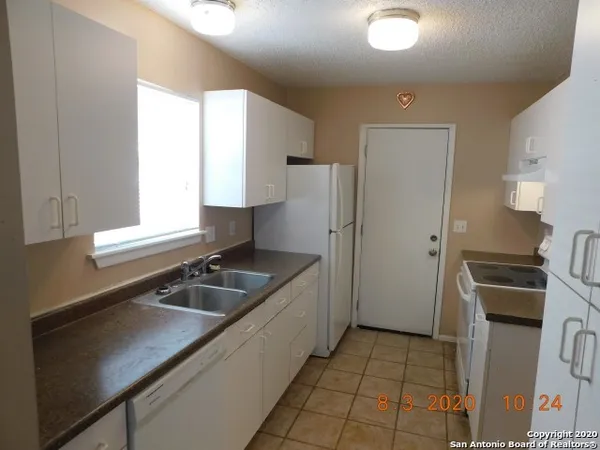 $1,300 | 6818 Horwich, San Antonio, TX 78239