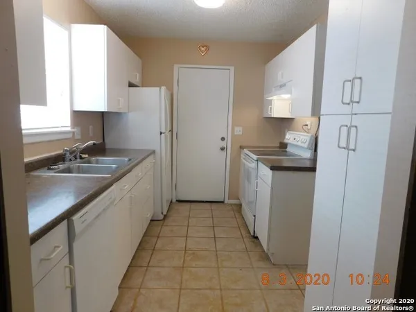 $1,300 | 6818 Horwich, San Antonio, TX 78239