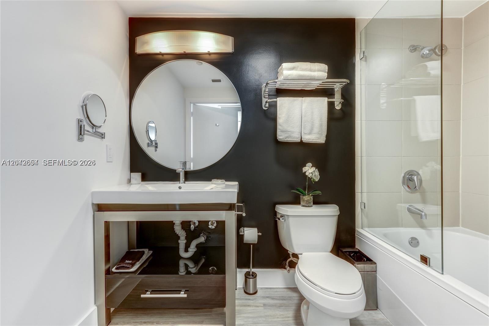 2889 McFarlane Road, Unit 1811 Miami, FL 33133 - Photo 6 of 18 bathroom 1