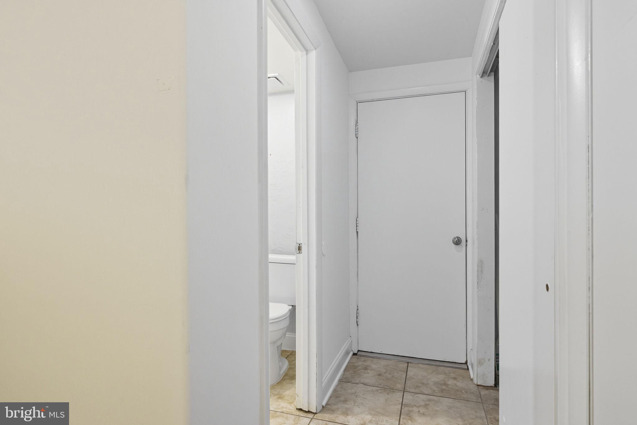 2180 Harpoon Drive Stafford, VA 22554 - Photo 28 of 37 interior access to garage