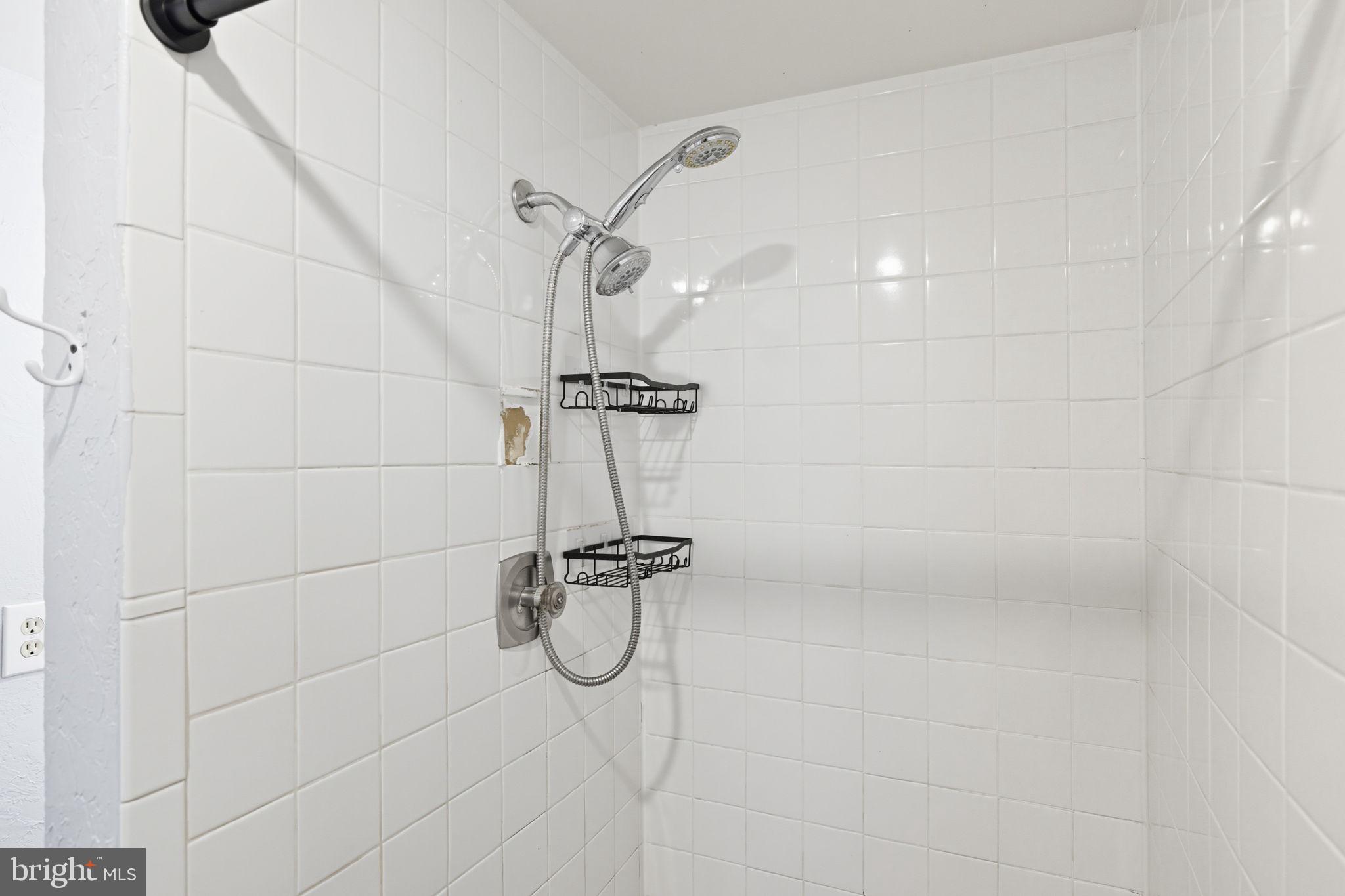 2180 Harpoon Drive Stafford, VA 22554 - Photo 31 of 37 LL bathroom