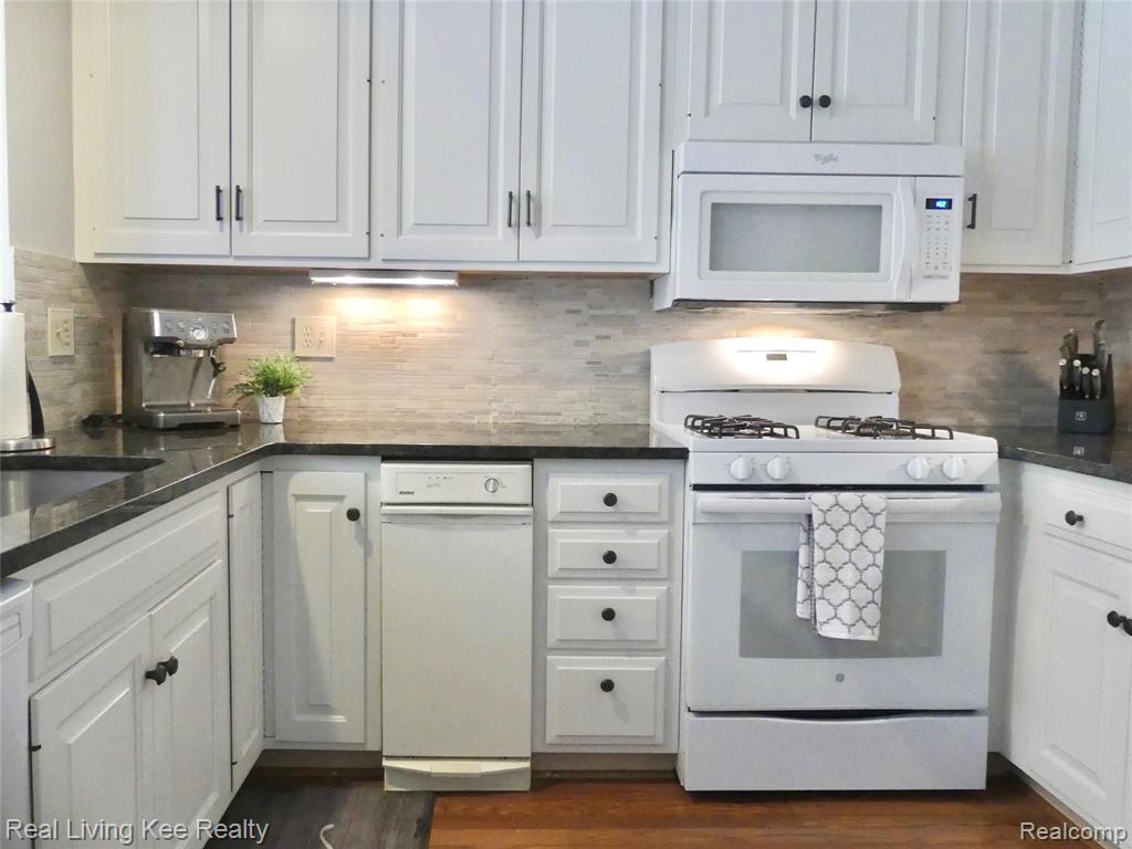 1355 Autumn Lane Rochester Hills, MI 48306 - Photo 10 of 40