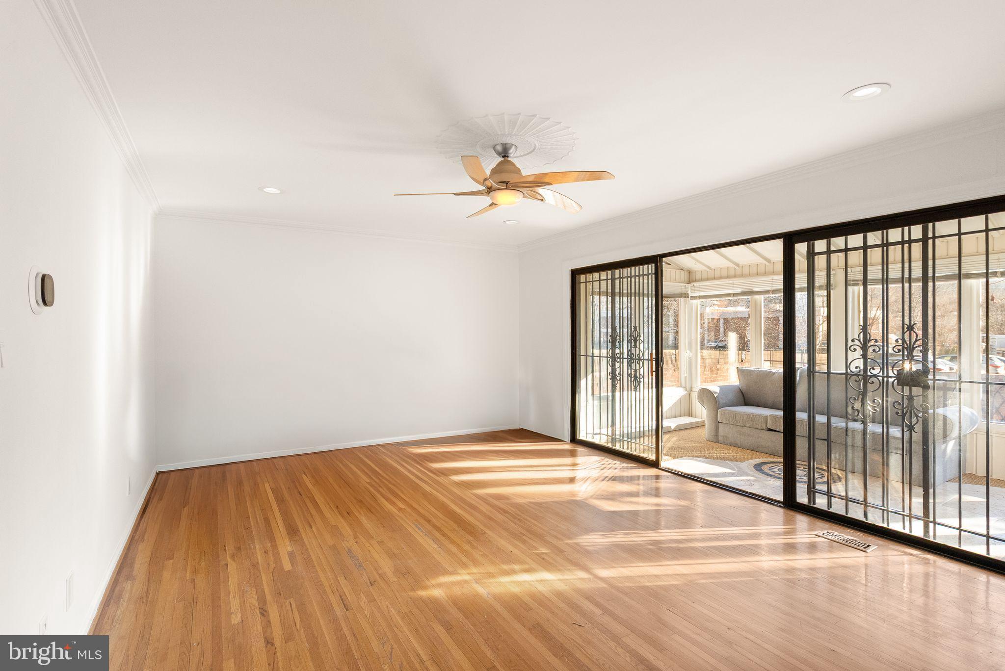 500 G Street Southwest Washington, DC 20024 - Photo 4 of 26 Sunlit Living Room