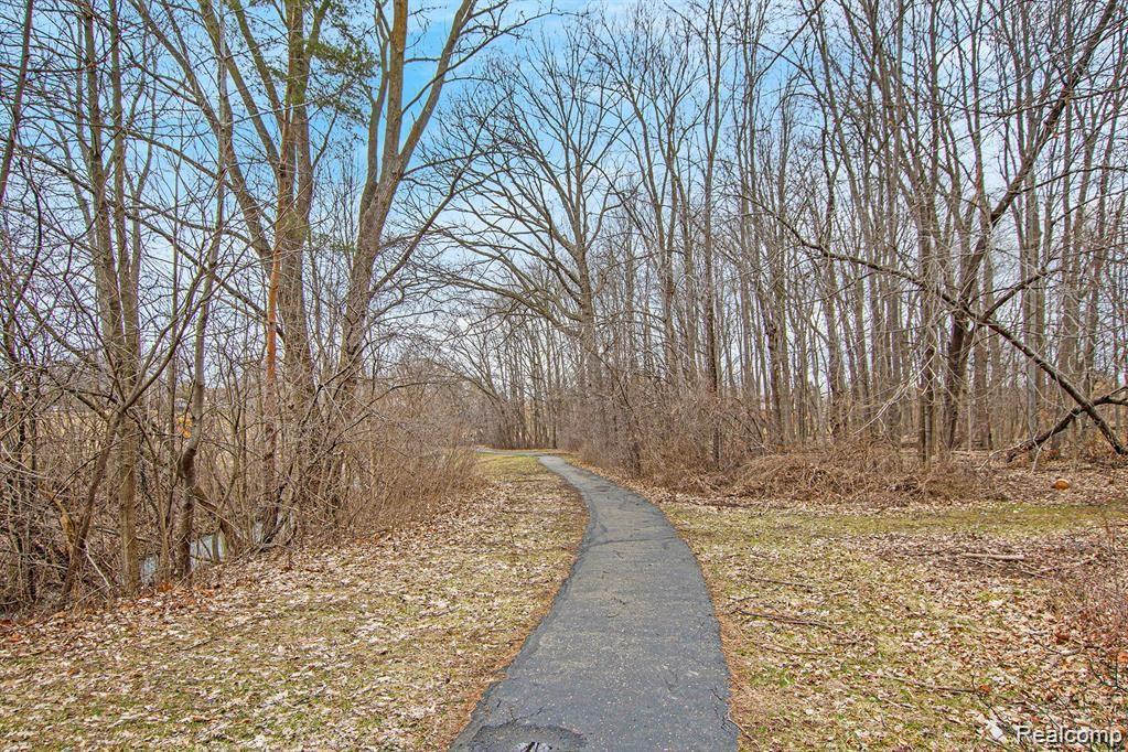 35931 Smithfield Road Farmington, MI 48335 - Photo 44 of 46 IMG_8955.jpg