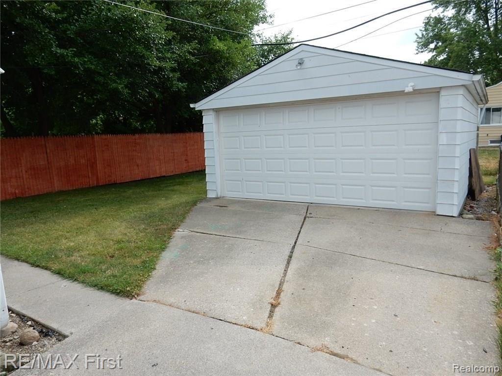 21061 Waltham Road Warren, MI 48089 - Photo 13 of 13 9.jpg