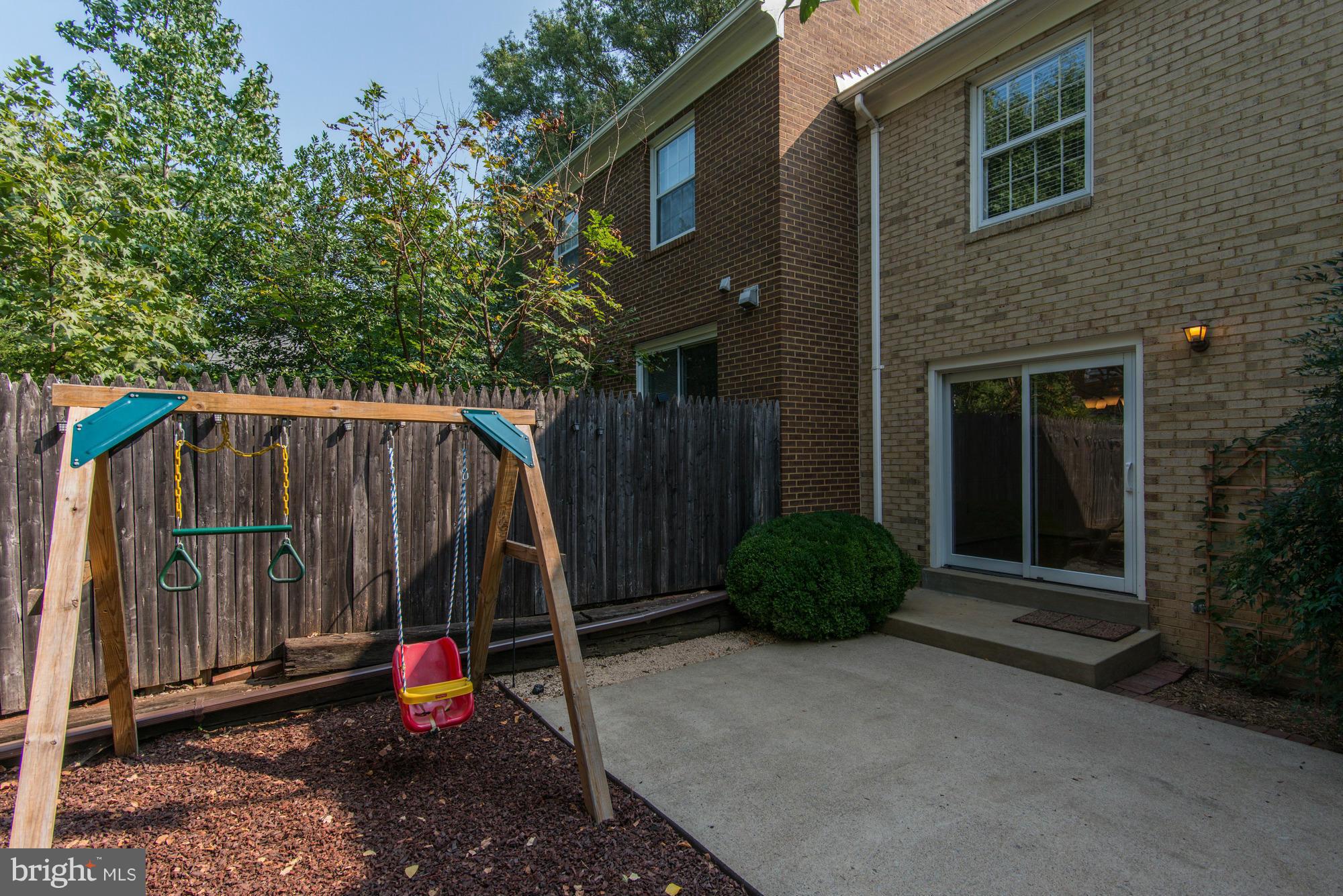 7043 Leestone Street Springfield, VA 22151 - Photo 4 of 30 Exterior (Rear)