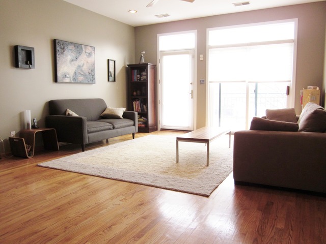 1812 South State Street, Unit 9 Chicago, IL 60616 - Photo 4 of 15 a living room with furniture and a large window