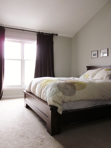 1812 South State Street, Unit 9 Chicago, IL 60616 - Photo 10 of 15 a bedroom with a bed and a window