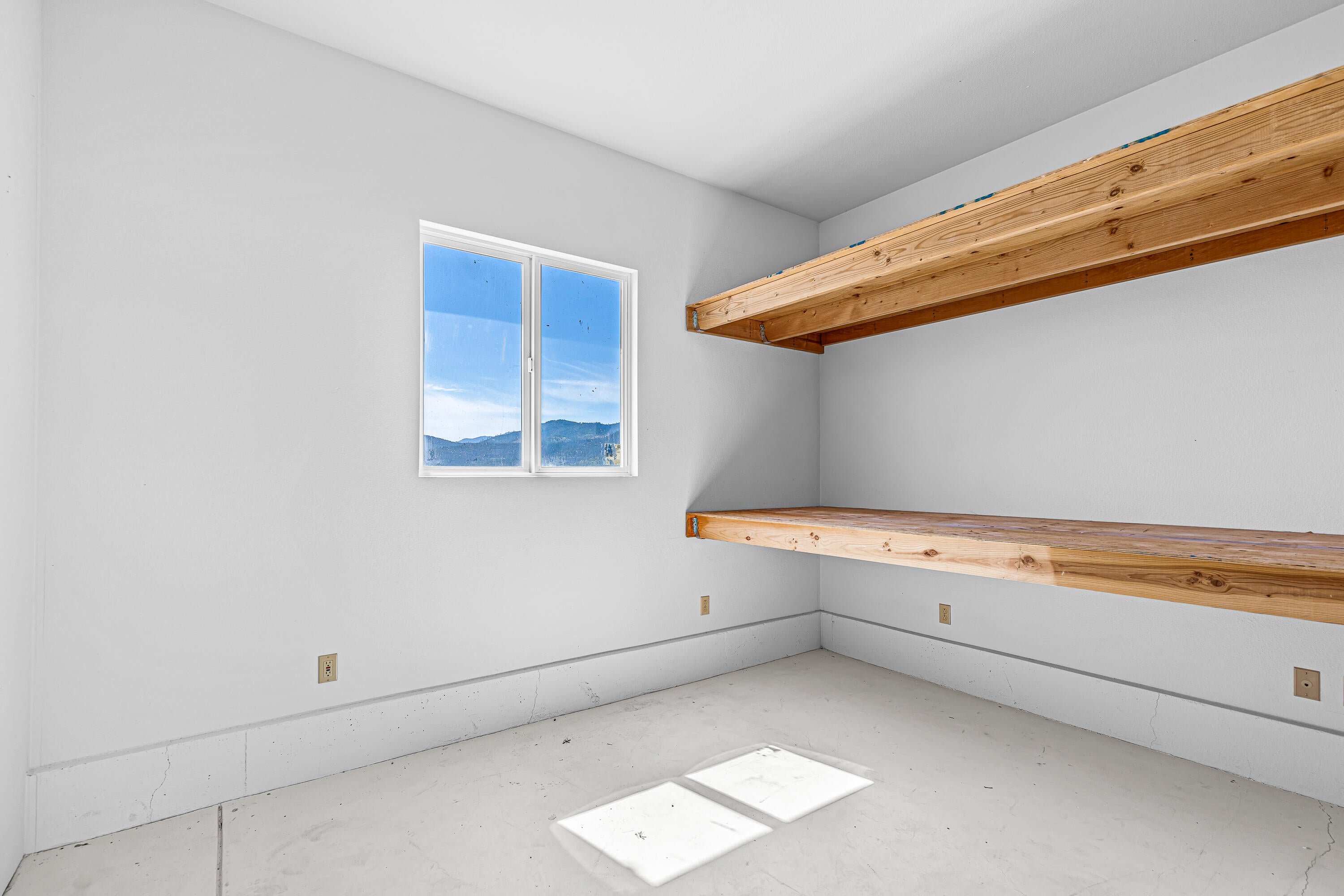 4655 Andrews Road Medford, OR 97501 - Photo 20 of 28 Garage Storage Room