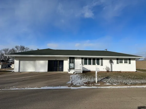 $207,000 | 402 West South Street, Preston, IA 52069