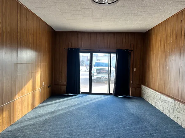 $207,000 | 402 West South Street, Preston, IA 52069