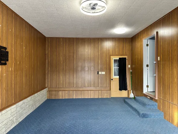 $207,000 | 402 West South Street, Preston, IA 52069