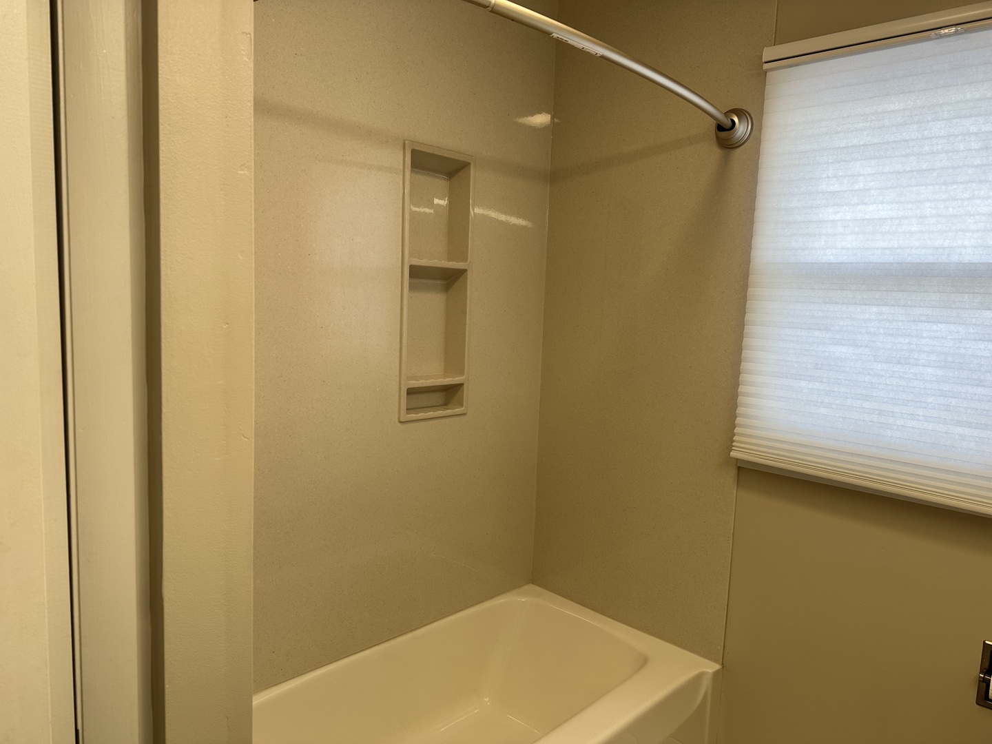 402 West South Street Preston, IA 52069 - Photo 20 of 21 a bathroom with a tub