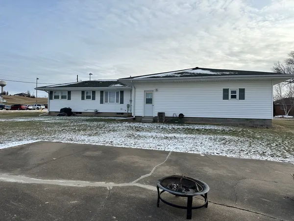 $207,000 | 402 West South Street, Preston, IA 52069