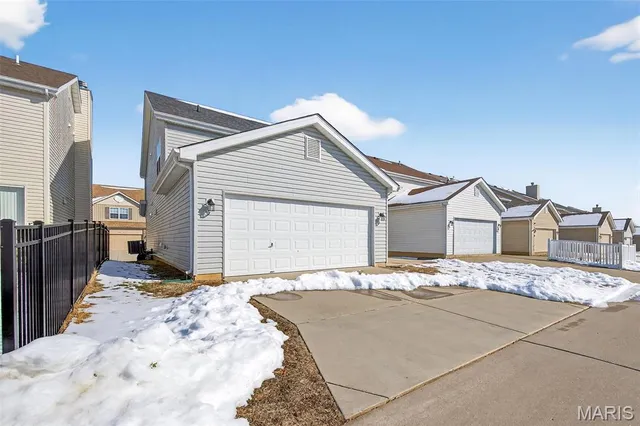 $415,000 | 1319 Commons Circle, St. Charles, MO 63304