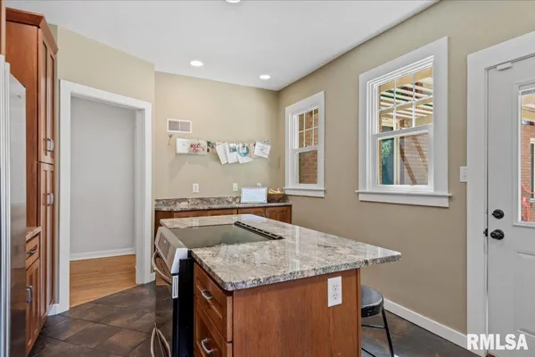 $515,000 | 1032 West Vine Street, Springfield, IL 62704