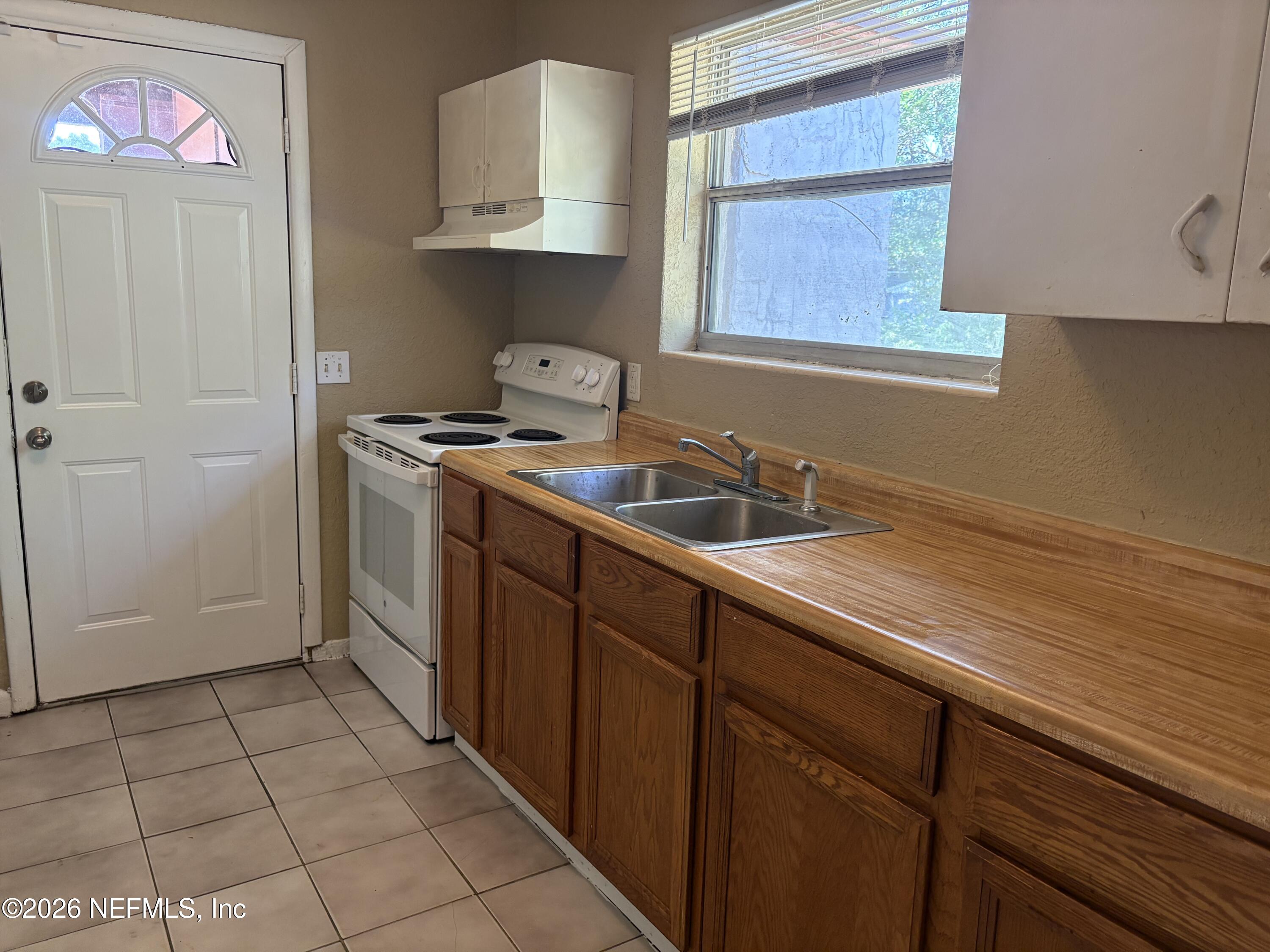 6912 Corday Road Jacksonville, FL 32208 - Photo 8 of 23 IMG_0609