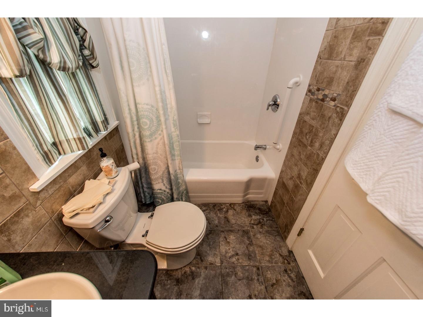 615 Rhawn Street Philadelphia, PA 19111 - Photo 22 of 25 Bathroom