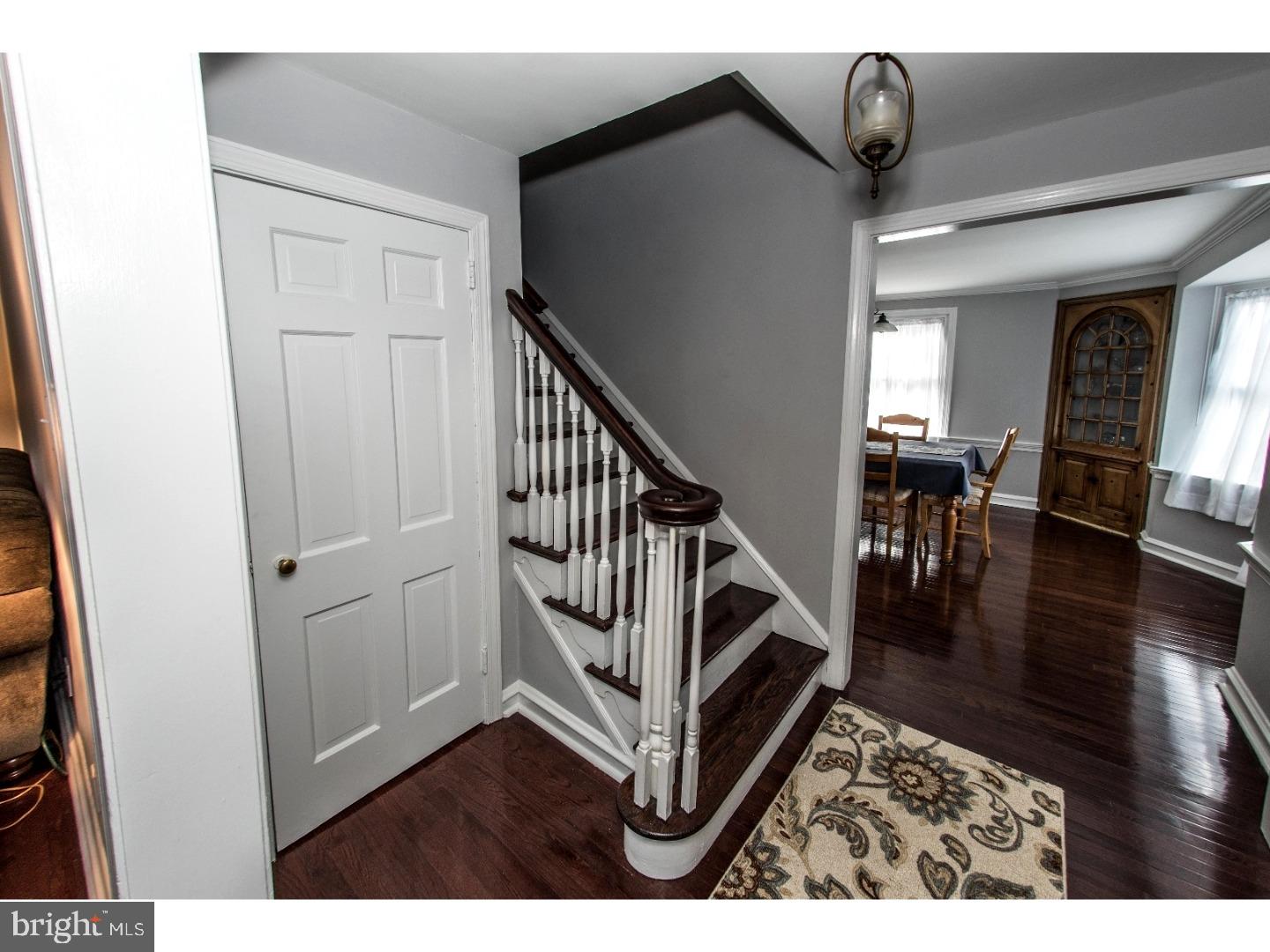 615 Rhawn Street Philadelphia, PA 19111 - Photo 5 of 25 Foyer