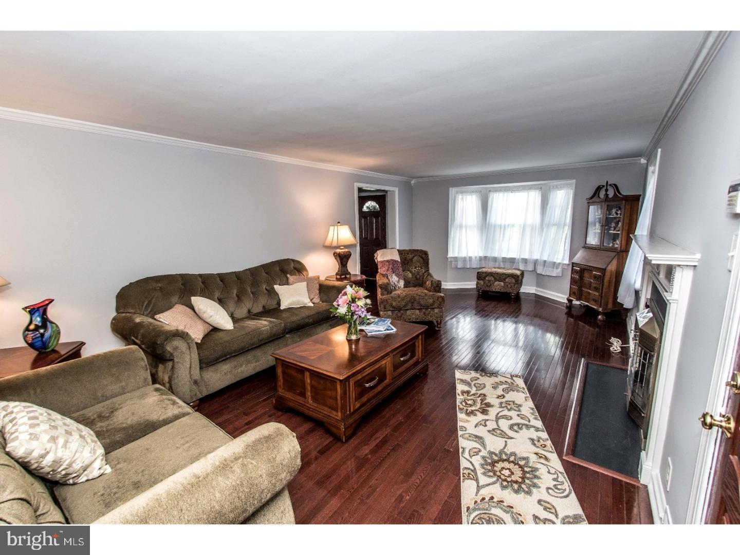 615 Rhawn Street Philadelphia, PA 19111 - Photo 7 of 25 Living Room