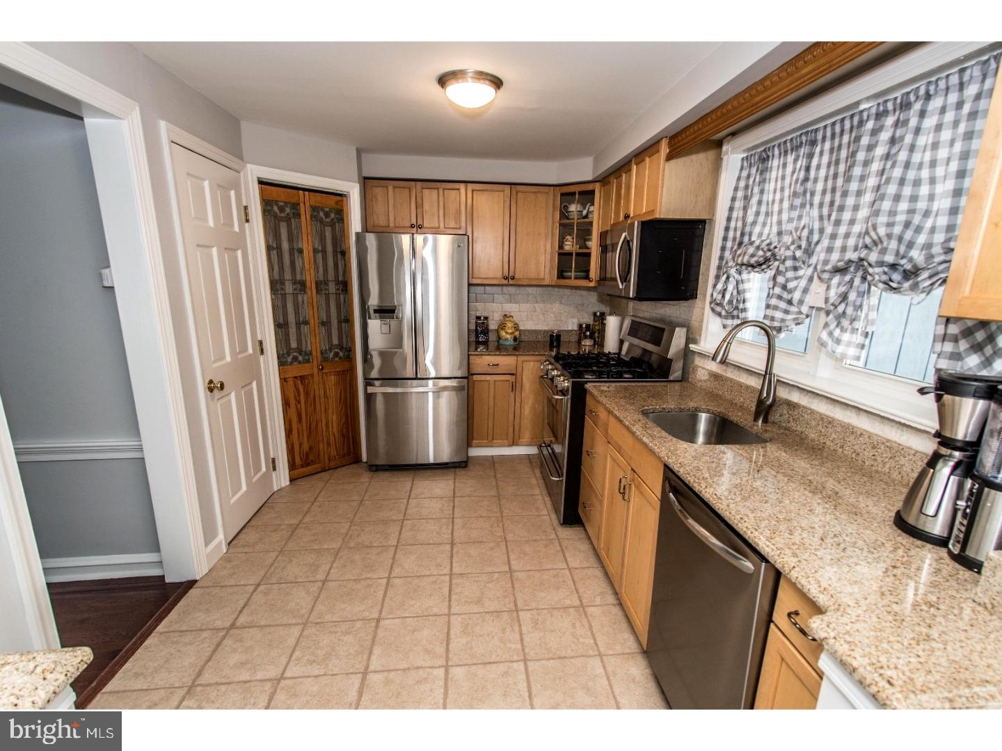 615 Rhawn Street Philadelphia, PA 19111 - Photo 10 of 25 Kitchen