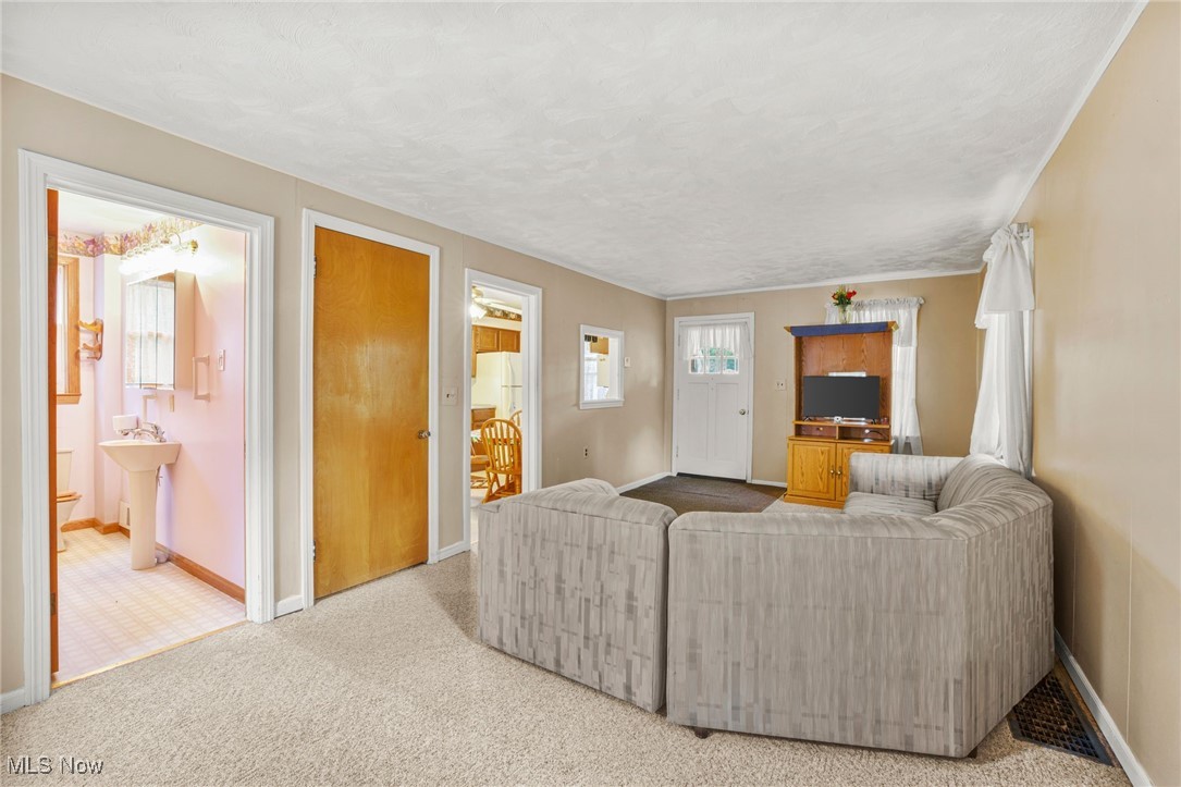 192 Swartz Road Akron, OH 44319 - Photo 11 of 30