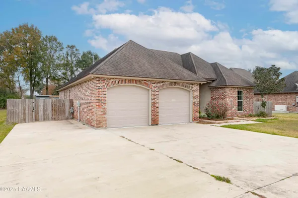 $2,300 | 331 Camus Road, Lafayette, LA 70503