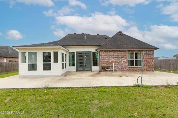 $2,300 | 331 Camus Road, Lafayette, LA 70503