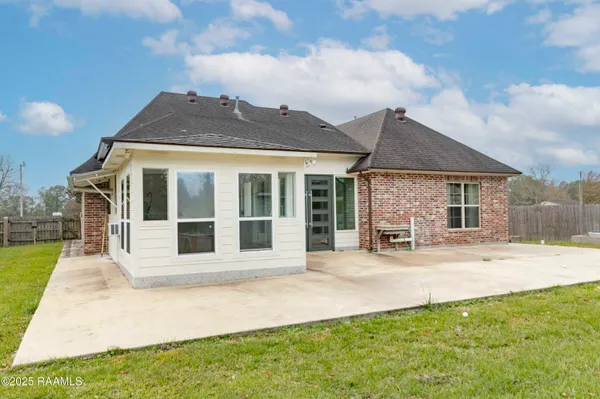 $2,300 | 331 Camus Road, Lafayette, LA 70503