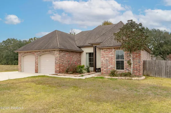 $2,300 | 331 Camus Road, Lafayette, LA 70503
