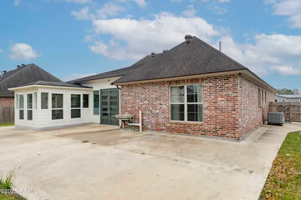 $2,300 | 331 Camus Road, Lafayette, LA 70503