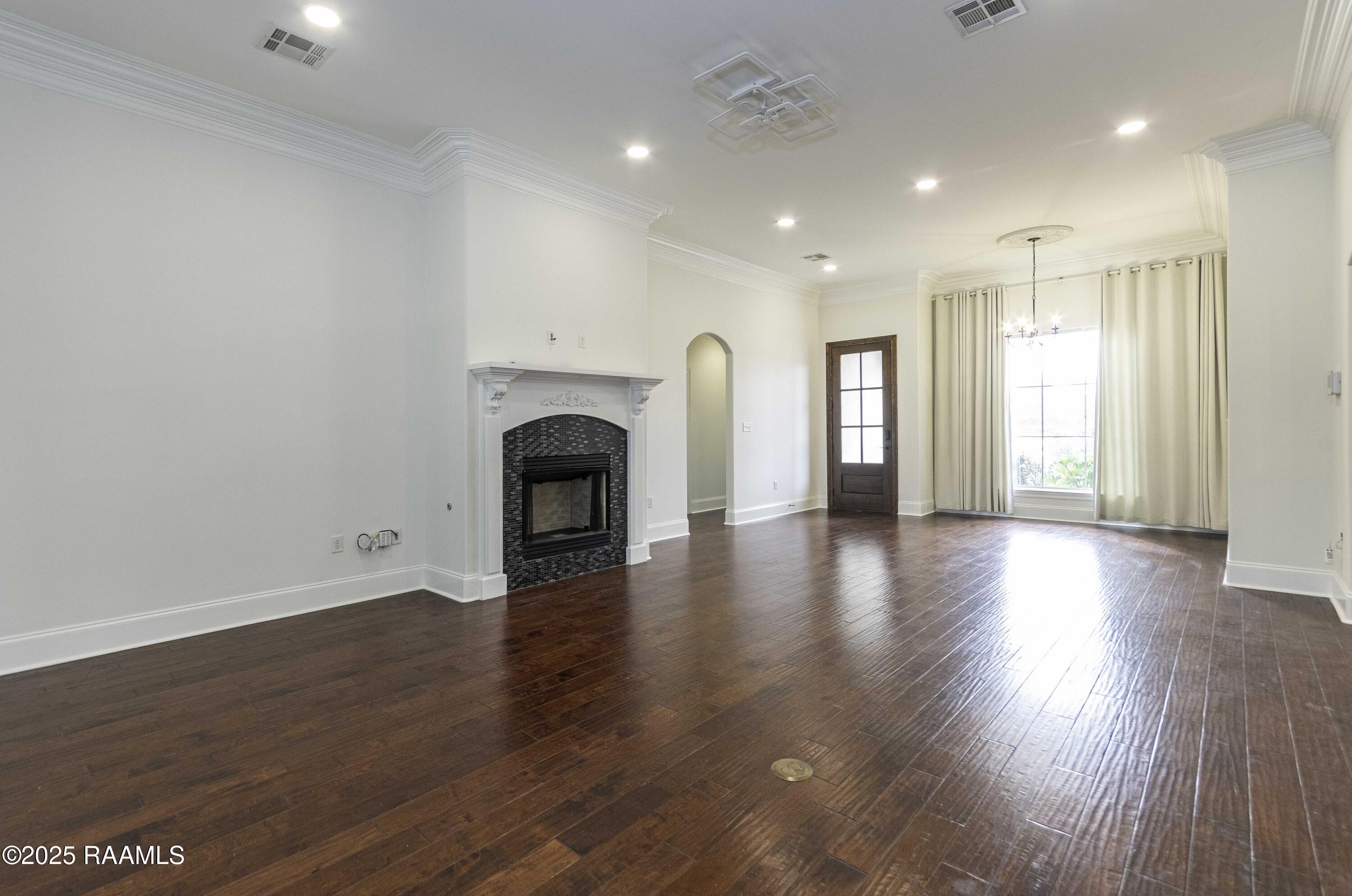 331 Camus Road Lafayette, LA 70503 - Photo 6 of 40 Living Room 3
