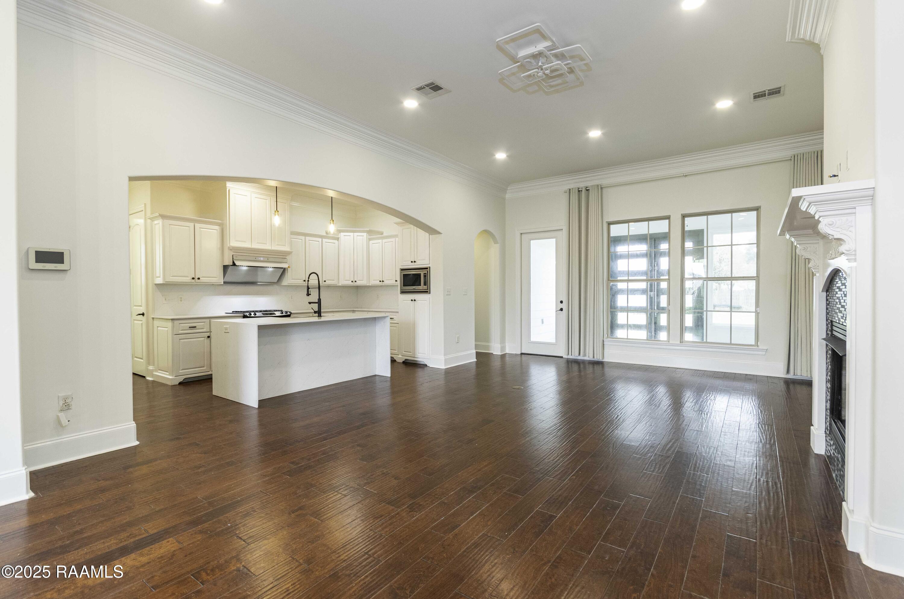 331 Camus Road Lafayette, LA 70503 - Photo 8 of 40 Living Room 1