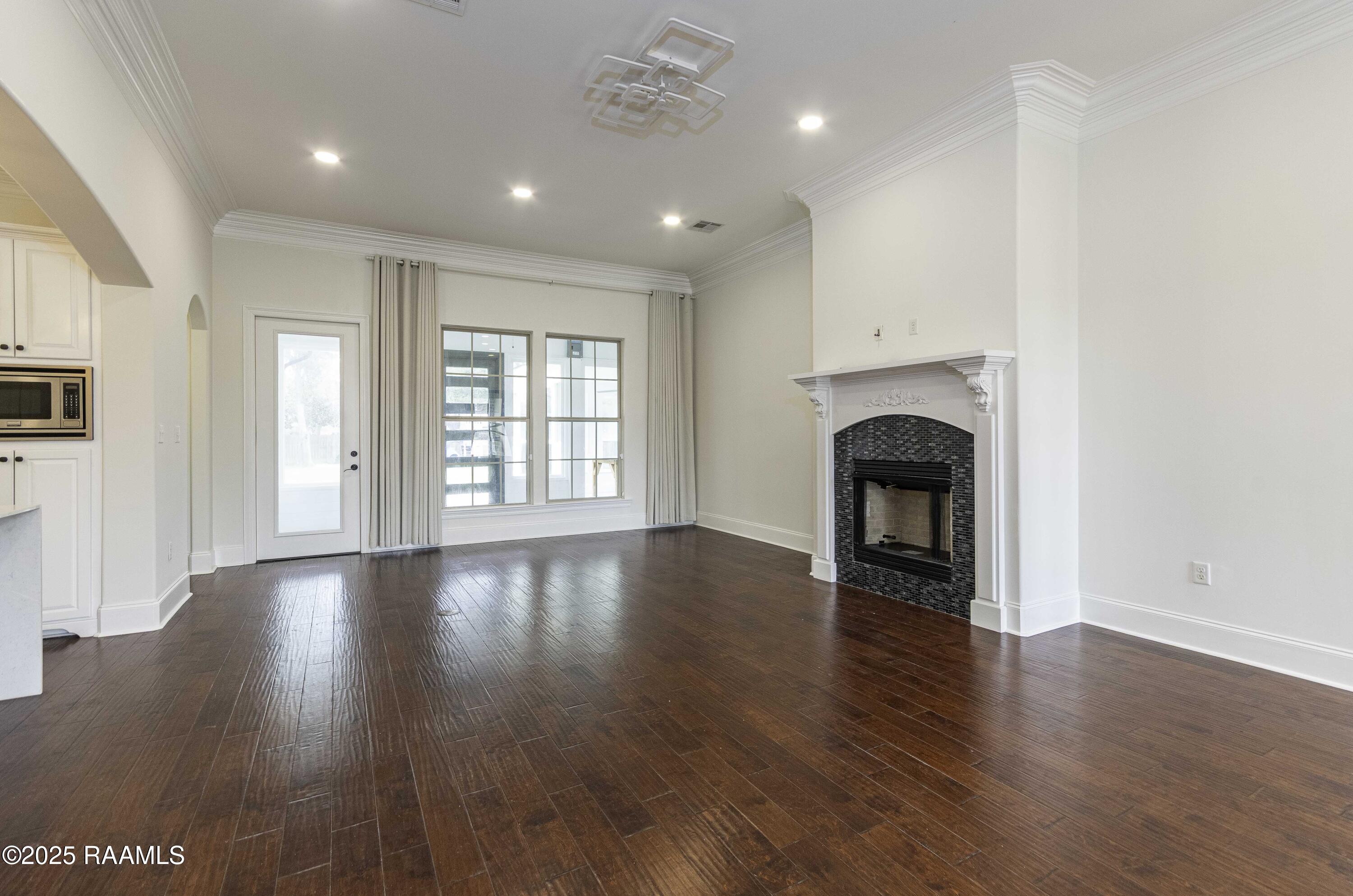 331 Camus Road Lafayette, LA 70503 - Photo 9 of 40 Living Room 2