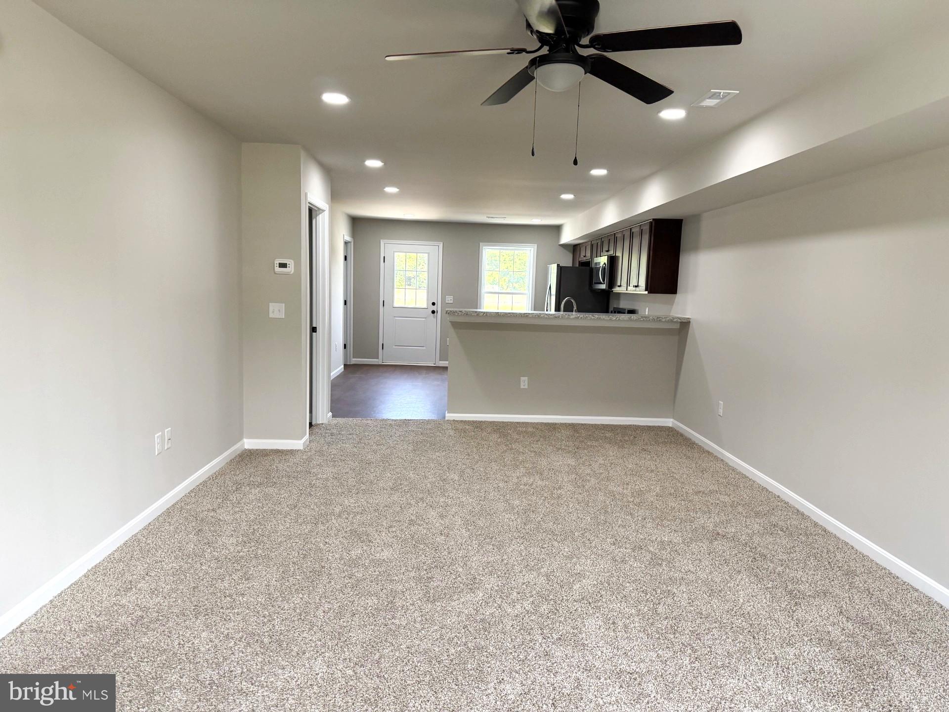 237 Rojan Road, Unit 112 Dover, DE 19901 - Photo 6 of 29 Living Room