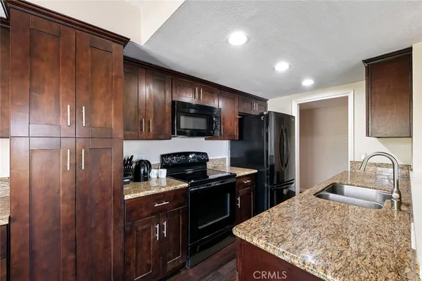 $618,000 | 1517 East Garfield Avenue, Unit 53, Glendale, CA 91205
