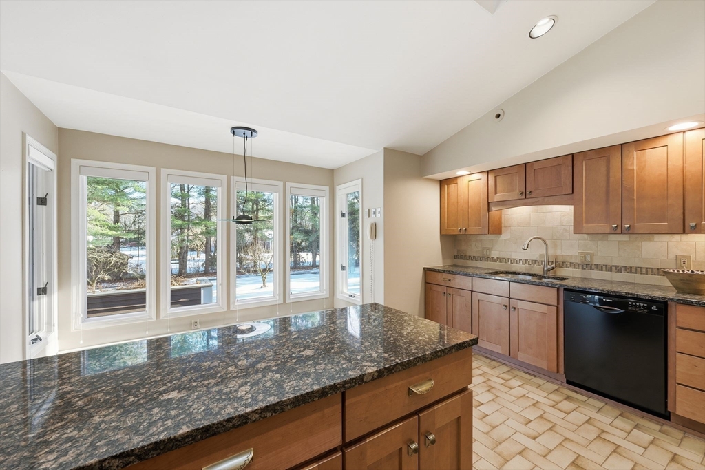 203 Green Hill Road Longmeadow, MA 01106 - Photo 8 of 42