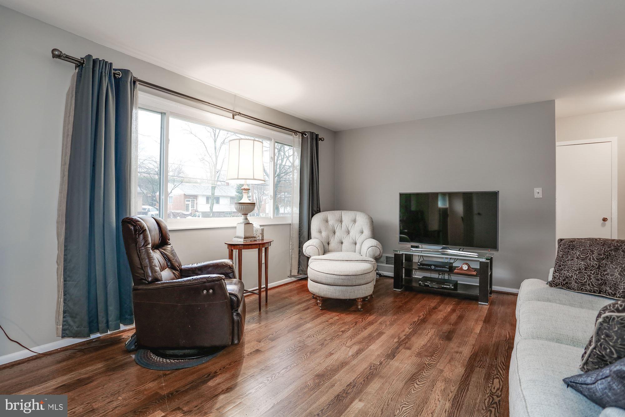 3941 Wendy Lane Silver Spring, MD 20906 - Photo 2 of 22 Living Room