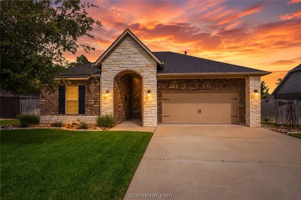 $399,900 | 3085 Archer Circle, Bryan, TX 77808