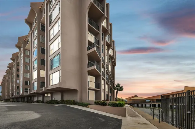 $1,090,000 | 634 Edgewater Drive, Unit 744, Dunedin, FL 34698