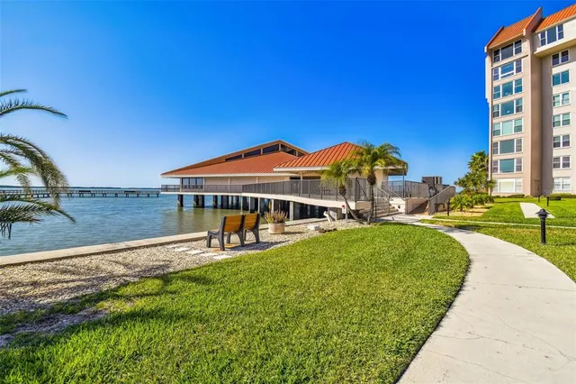 $1,090,000 | 634 Edgewater Drive, Unit 744, Dunedin, FL 34698