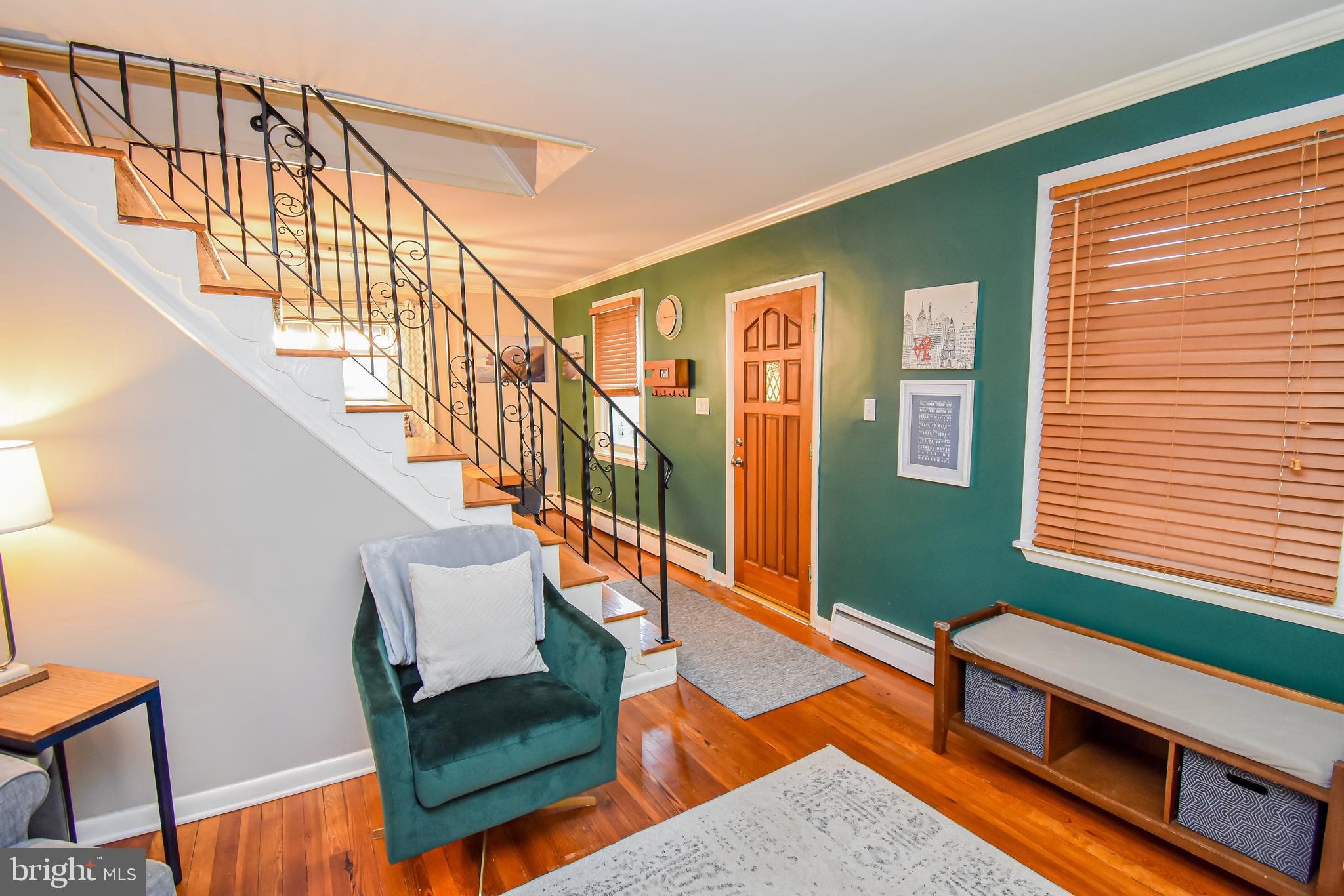 574 Mill Road Havertown, PA 19083 - Photo 7 of 27 Foyer/Living Area
