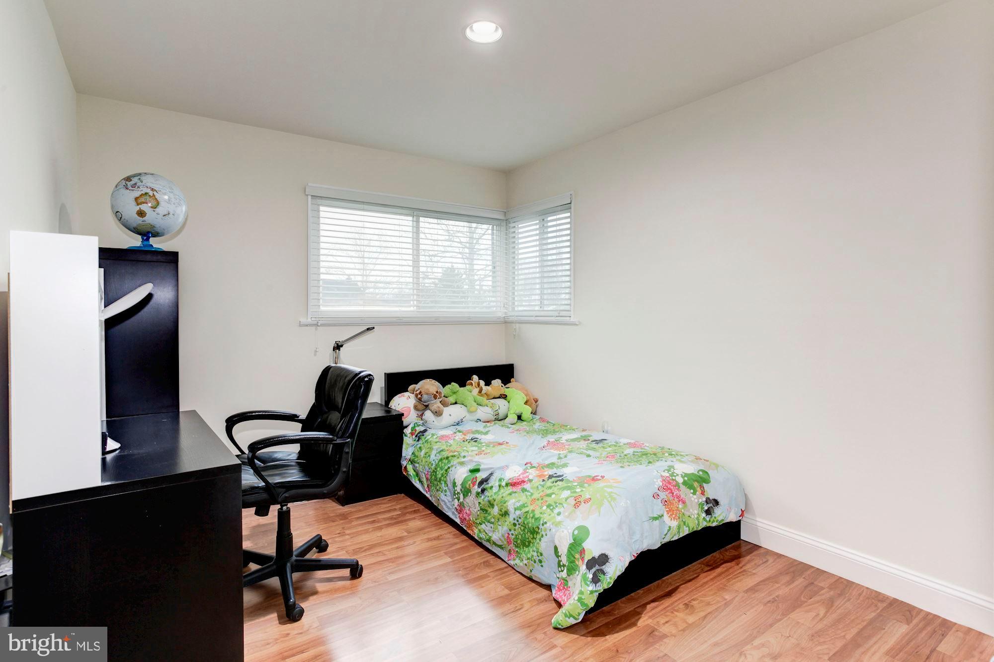 6906 Inverness Drive Springfield, VA 22150 - Photo 18 of 42 THIRD BEDRROM