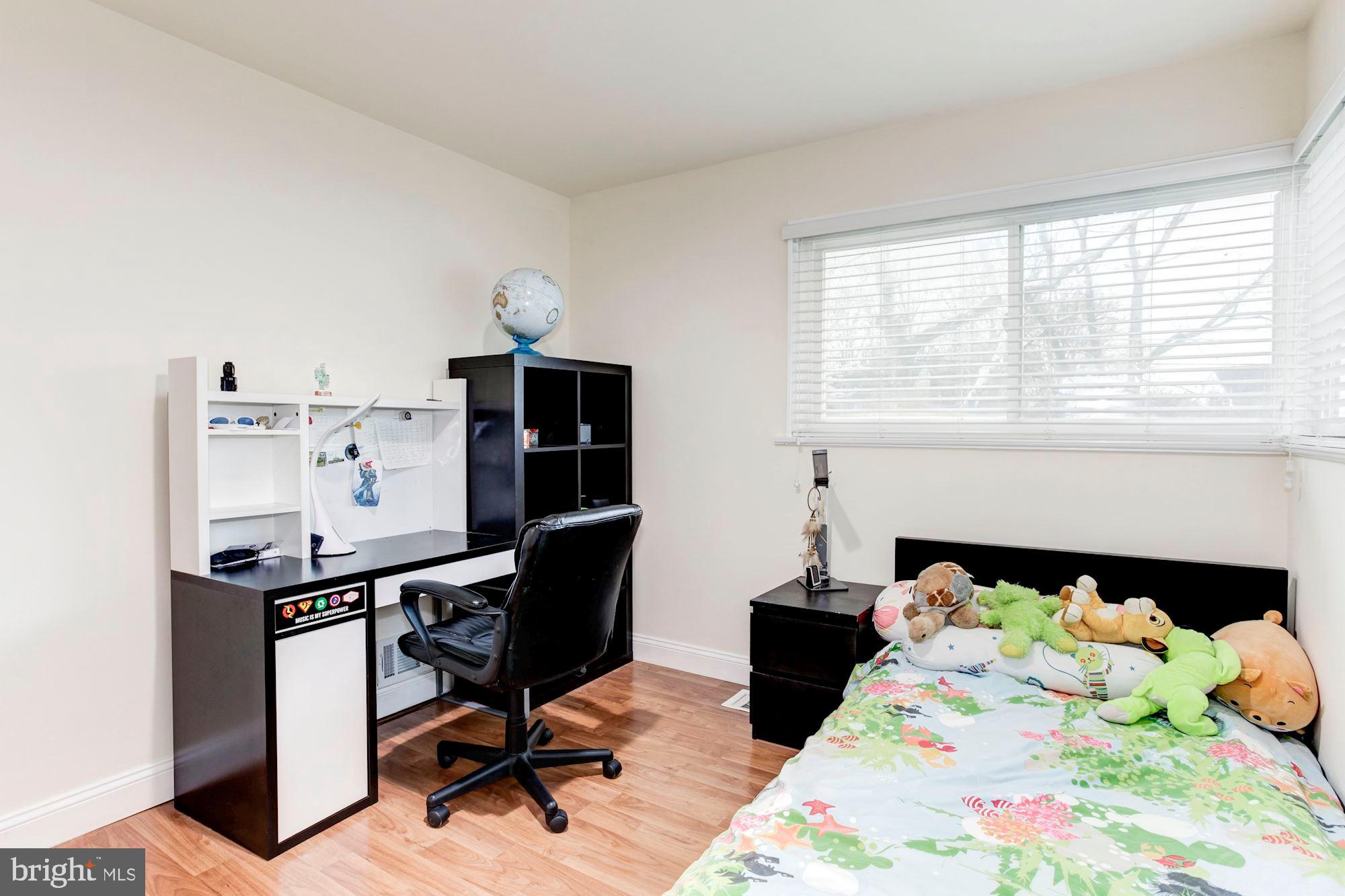 6906 Inverness Drive Springfield, VA 22150 - Photo 19 of 42 THIRD BEDROOM