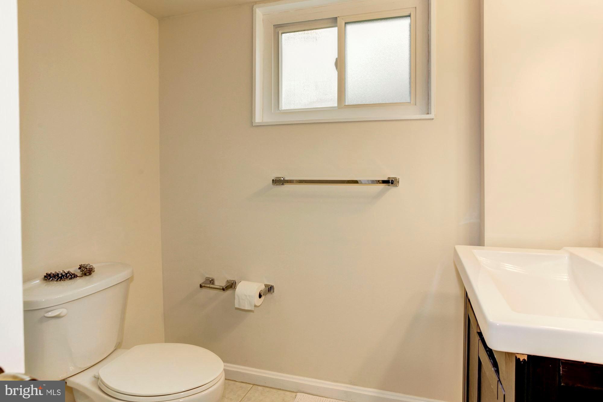 6906 Inverness Drive Springfield, VA 22150 - Photo 33 of 42 LOWER LEVEL 3RD FULL BATH