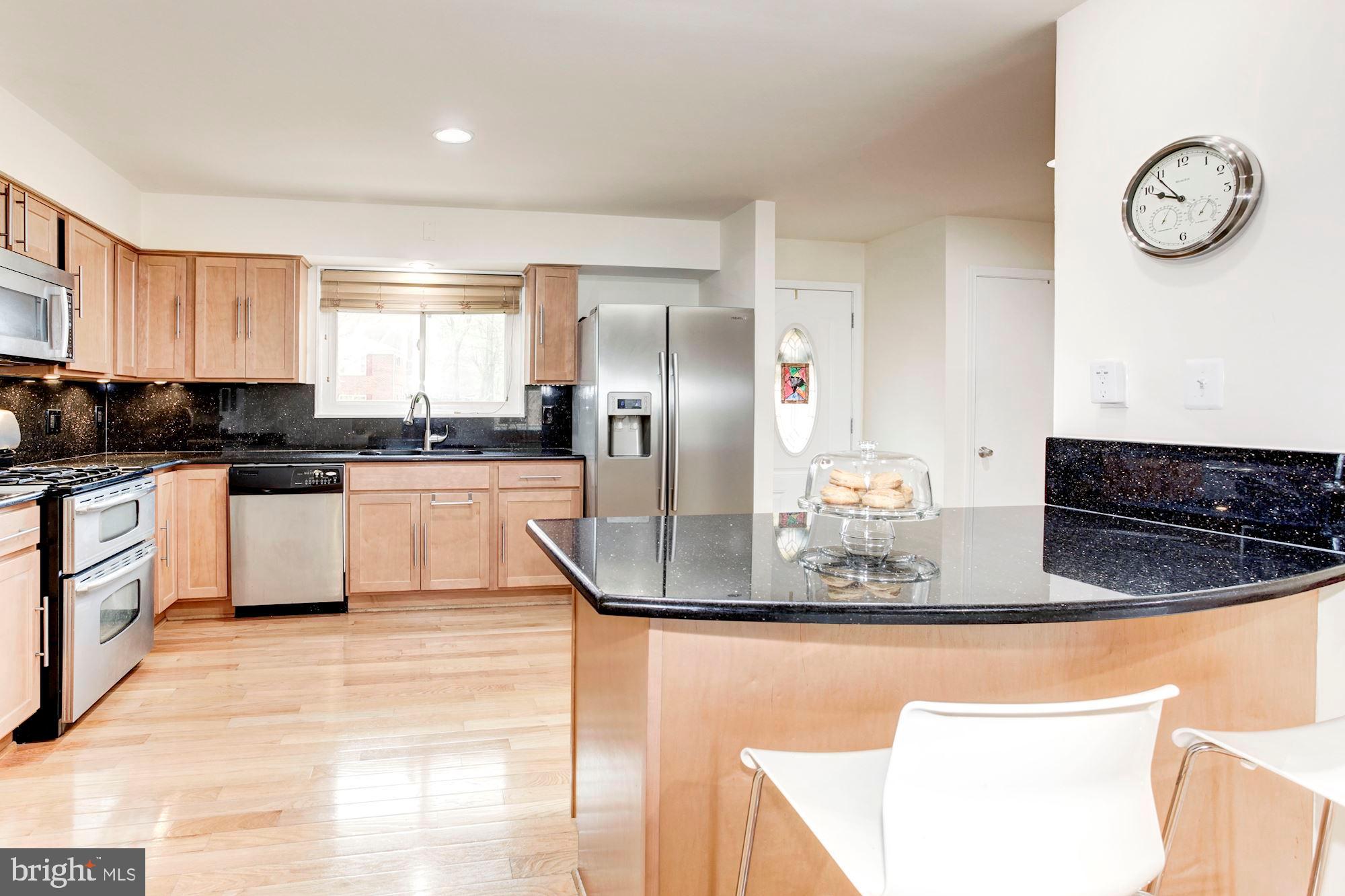 6906 Inverness Drive Springfield, VA 22150 - Photo 5 of 42 KITCHEN