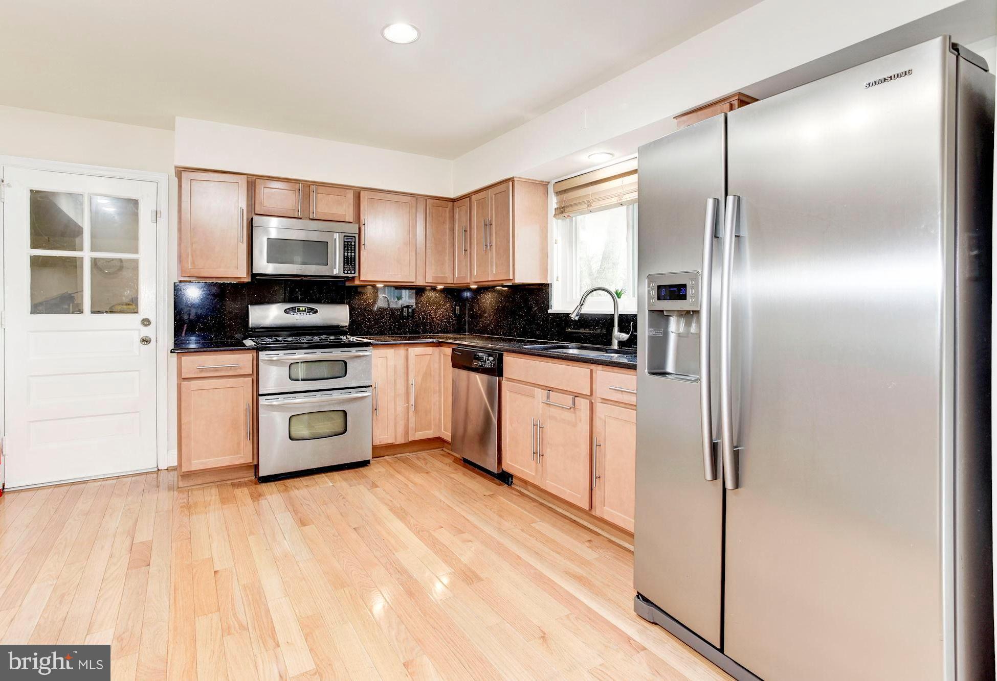6906 Inverness Drive Springfield, VA 22150 - Photo 6 of 42 KITCHEN