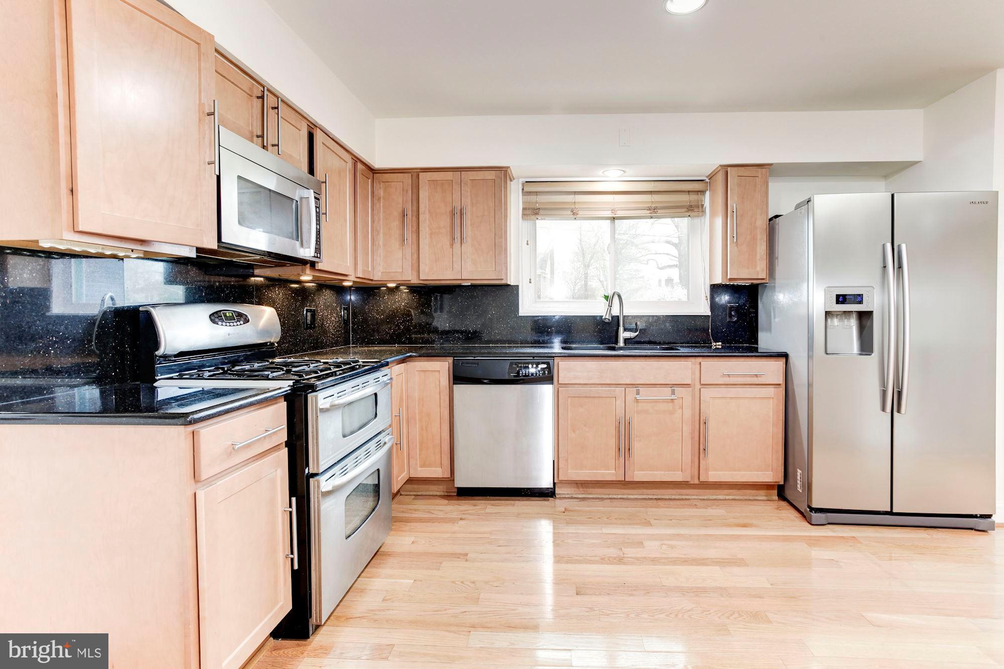 6906 Inverness Drive Springfield, VA 22150 - Photo 7 of 42 KITCHEN