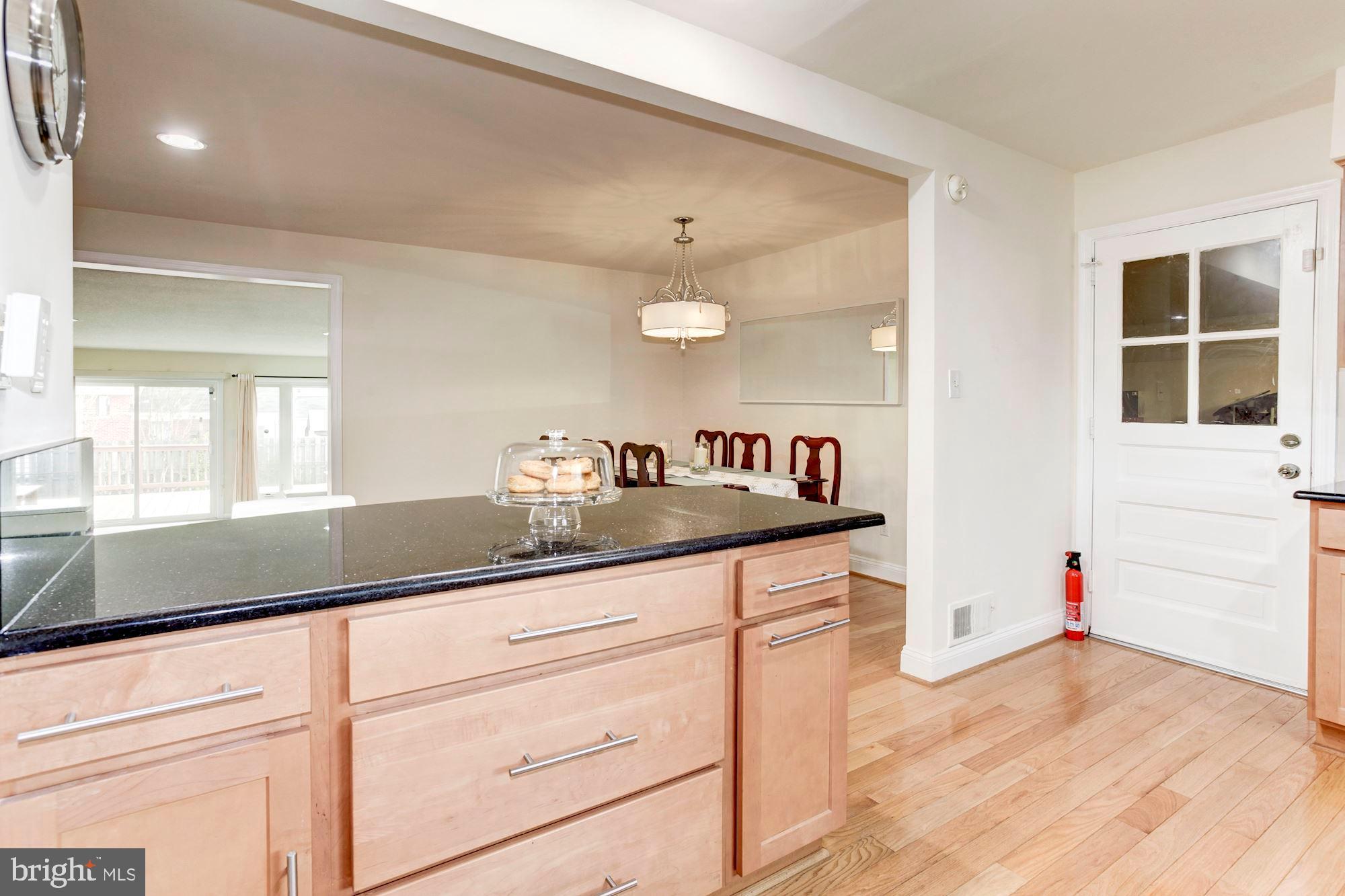 6906 Inverness Drive Springfield, VA 22150 - Photo 8 of 42 KITCHEN AND DOOR TO THE GARAGE
